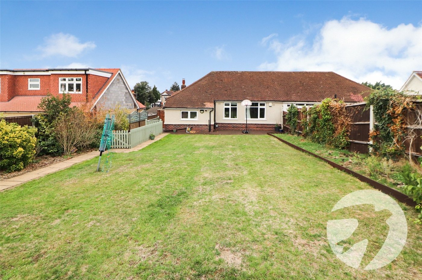 3 bedroom bungalow for sale in Barnehurst | Robinson Jackson