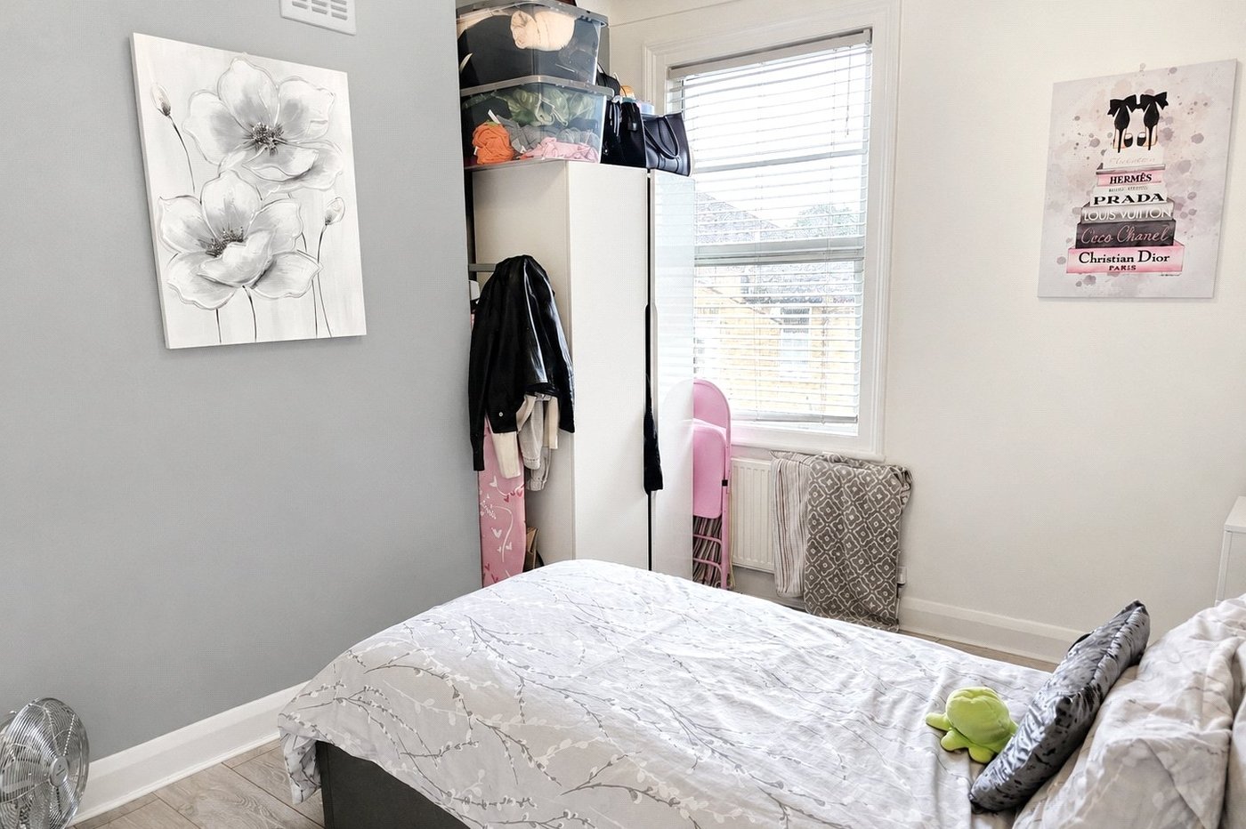 3 bedroom house for sale in London | Robinson Jackson