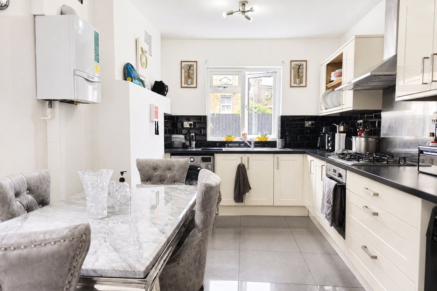 3 bedroom house for sale in London | Robinson Jackson