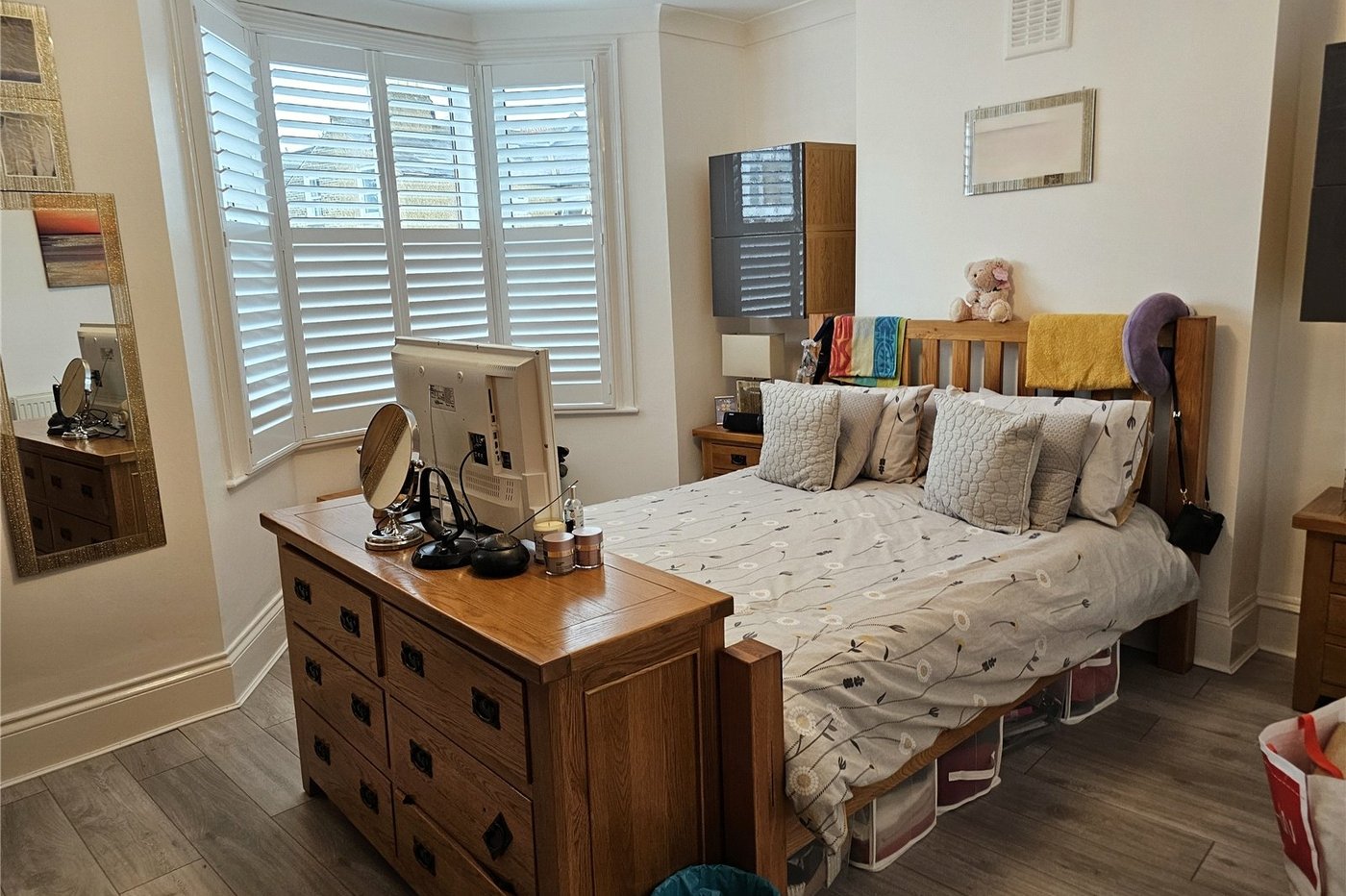 3 bedroom house for sale in London | Robinson Jackson