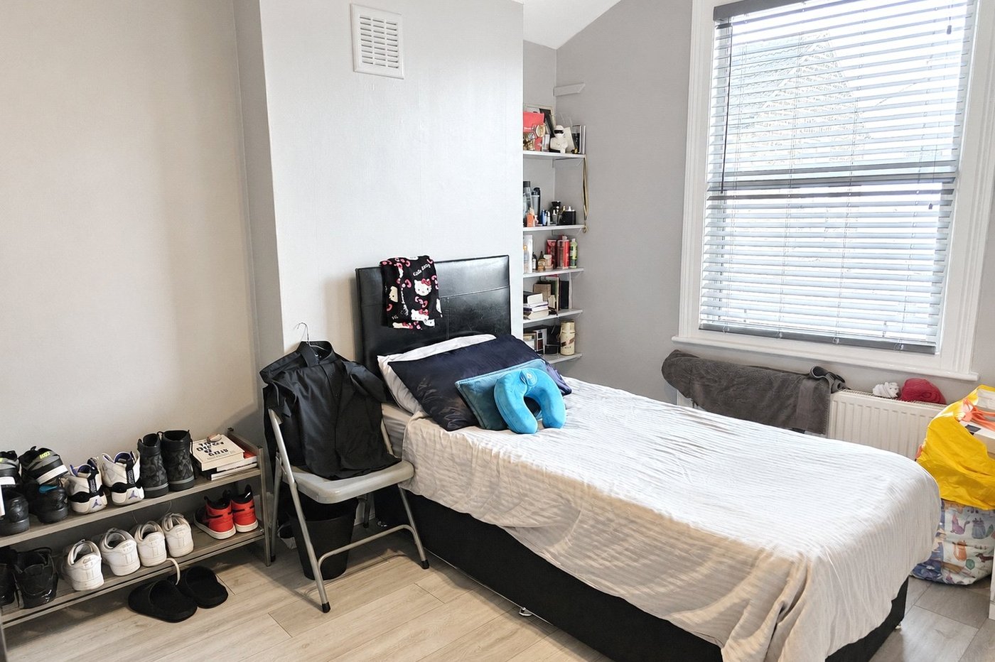 3 bedroom house for sale in London | Robinson Jackson