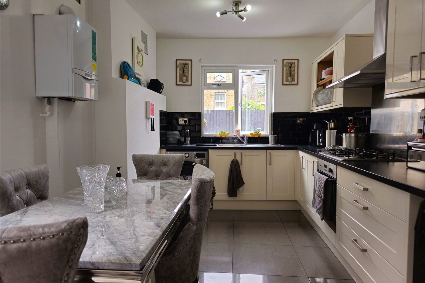 3 bedroom house for sale in London | Robinson Jackson