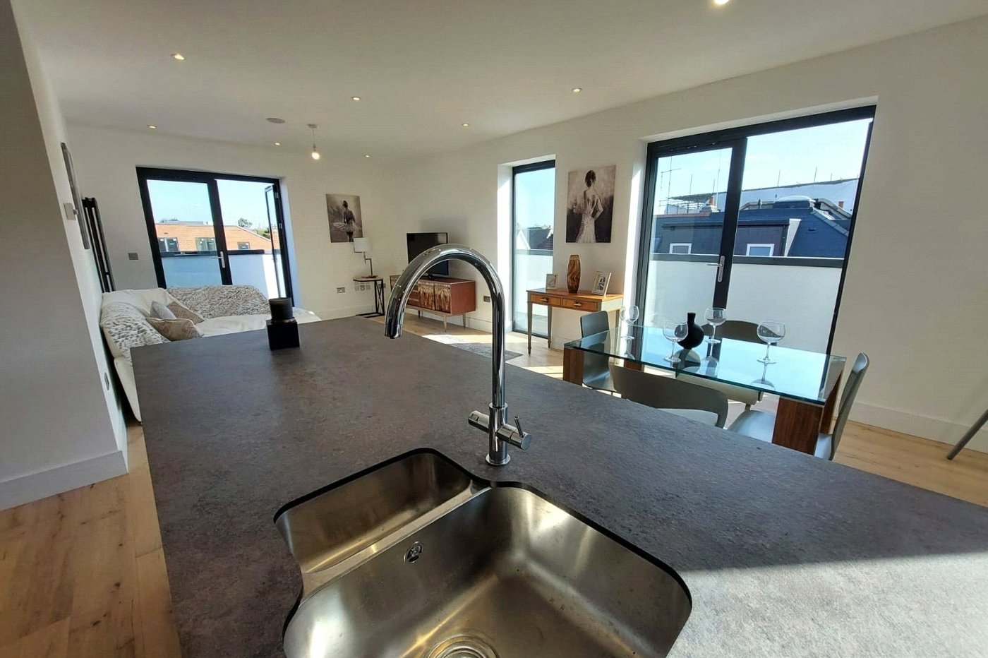 2 bedroom property for sale in London | Robinson Jackson