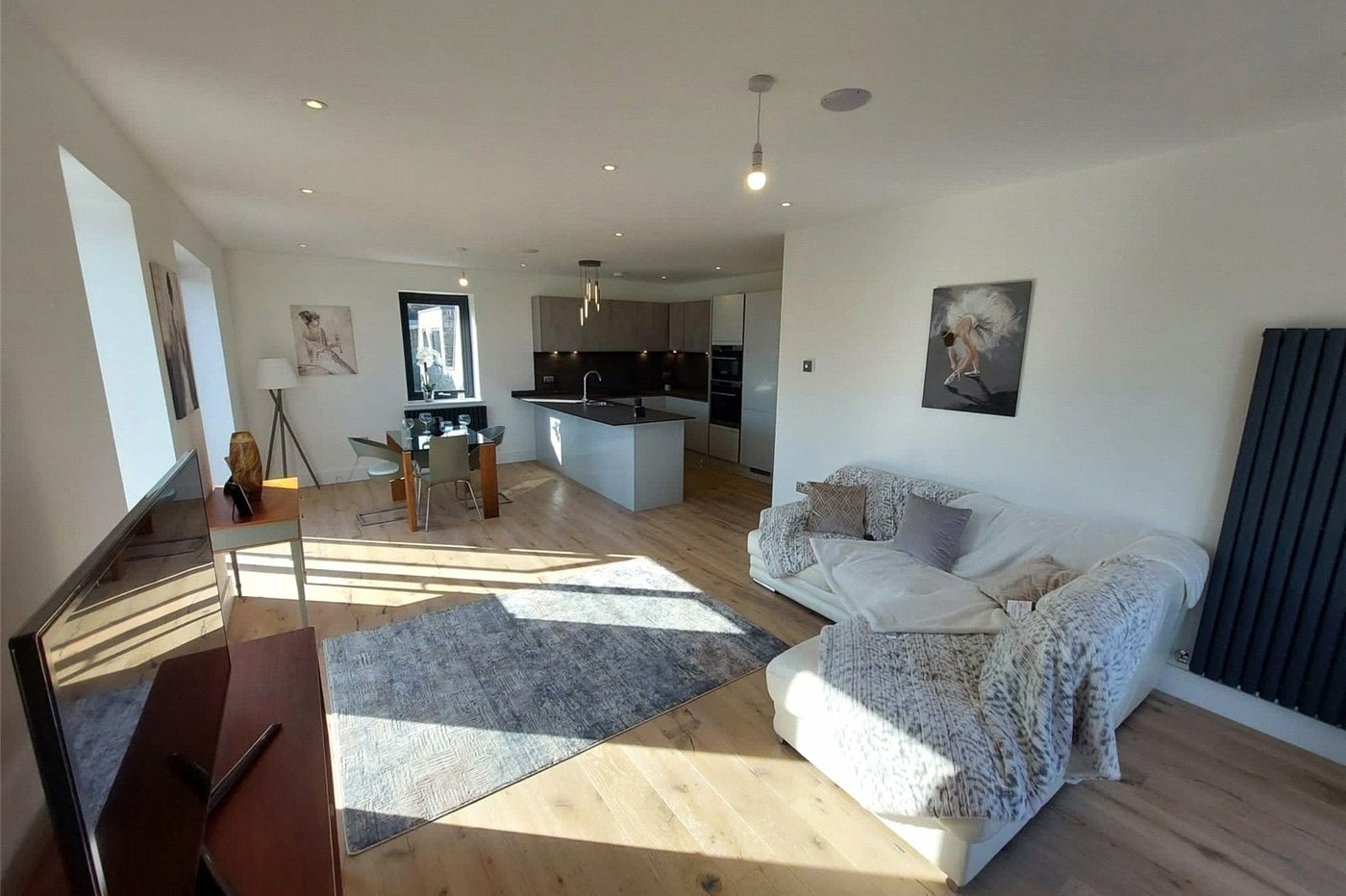 2 bedroom property for sale in London | Robinson Jackson