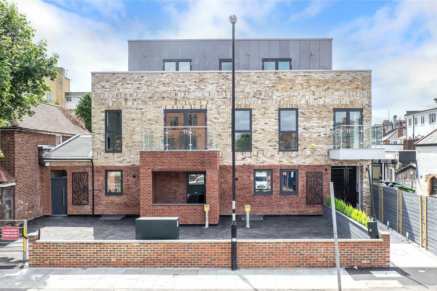 2 bedroom property for sale in London | Robinson Jackson