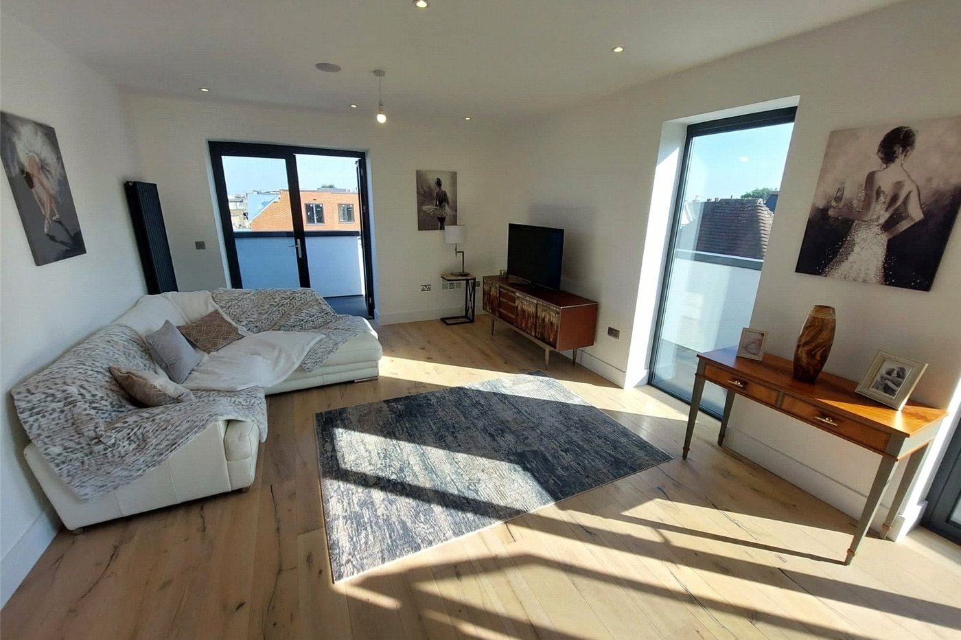 2 bedroom property for sale in London | Robinson Jackson