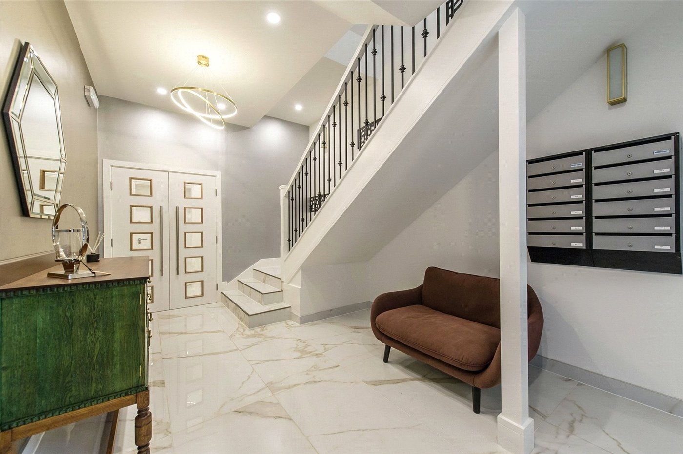 2 bedroom property for sale in London | Robinson Jackson