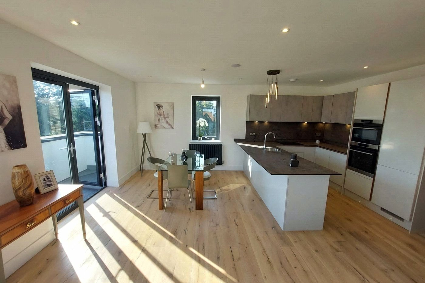 2 bedroom property for sale in London | Robinson Jackson