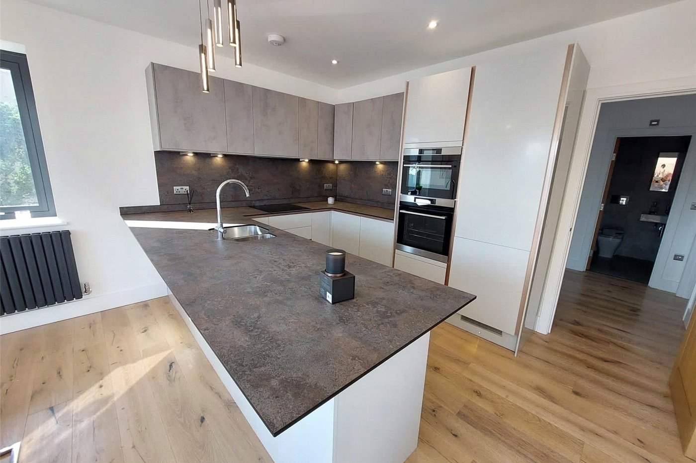 2 bedroom property for sale in London | Robinson Jackson