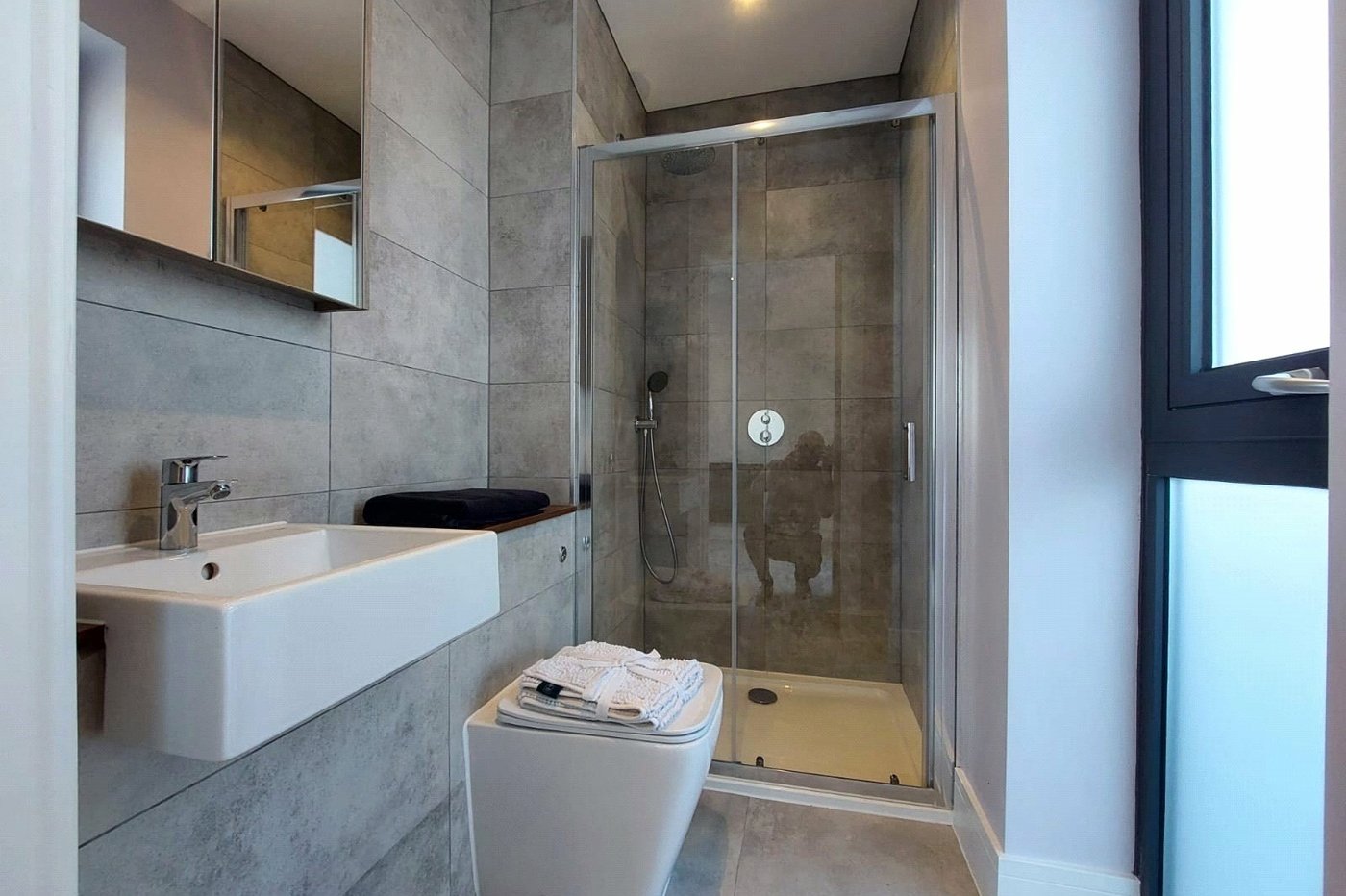 2 bedroom property for sale in London | Robinson Jackson