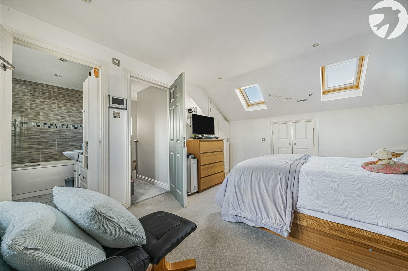 4 bedroom house for sale in London | Robinson Jackson