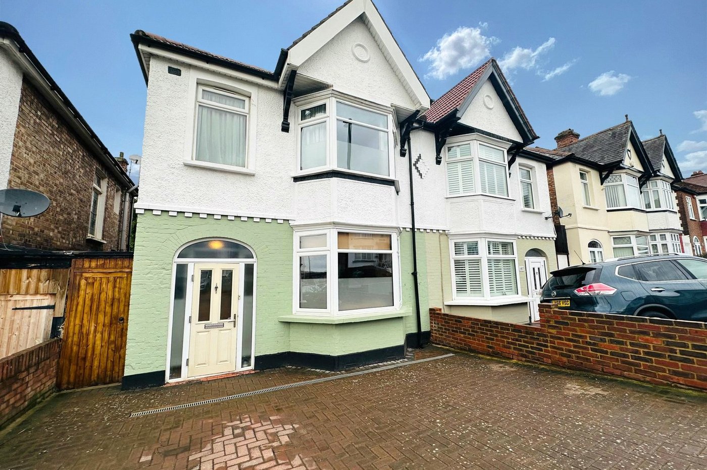 3 bedroom house for sale in London | Robinson Jackson