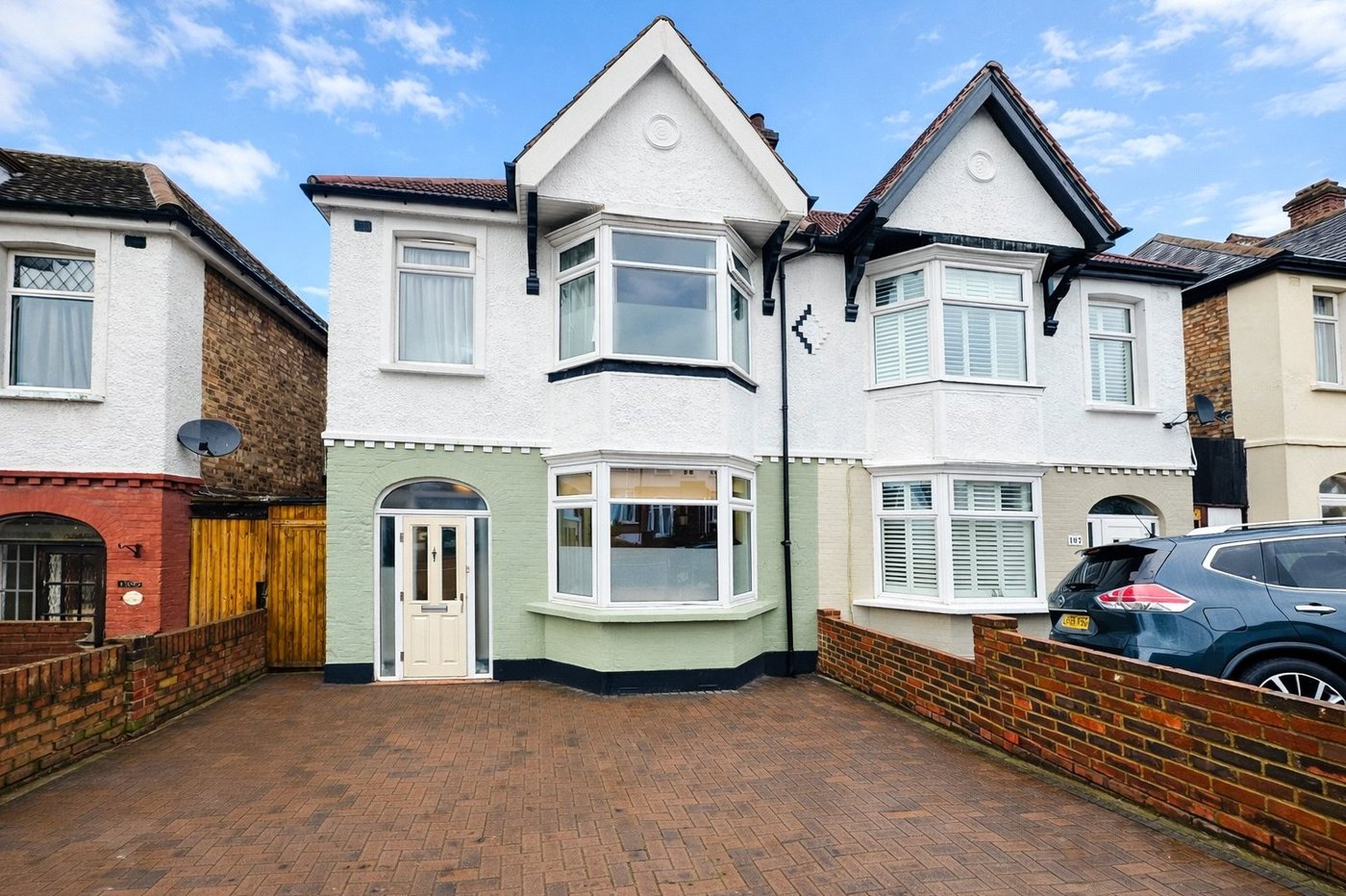 3 bedroom house for sale in London | Robinson Jackson