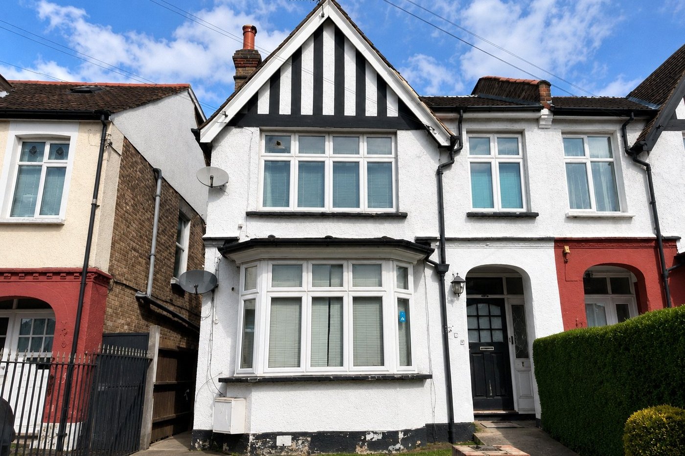 2 bedroom property for sale in London | Robinson Jackson