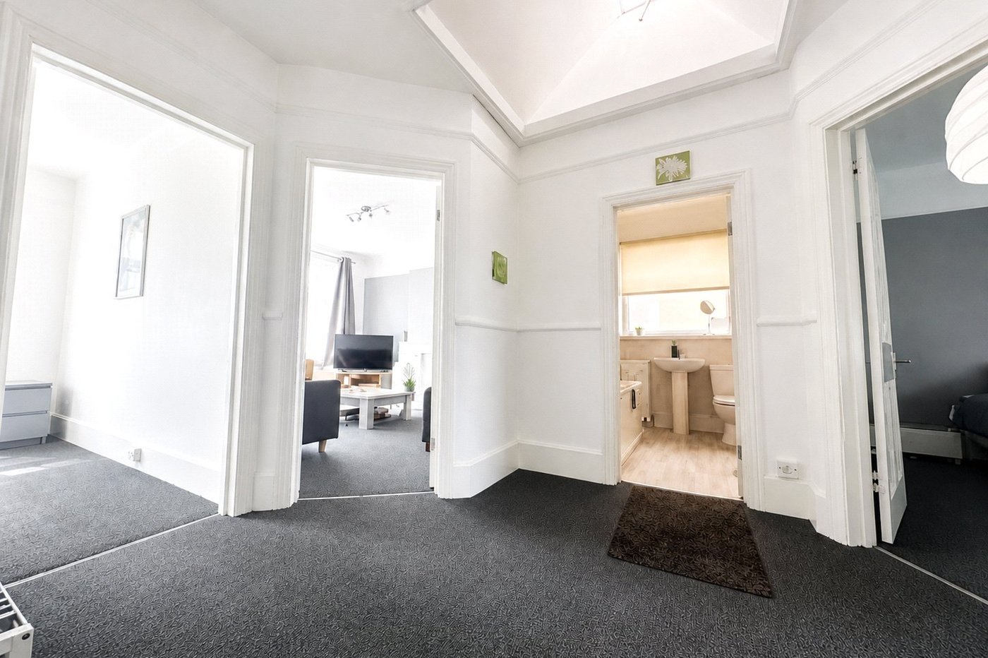 2 bedroom property for sale in London | Robinson Jackson
