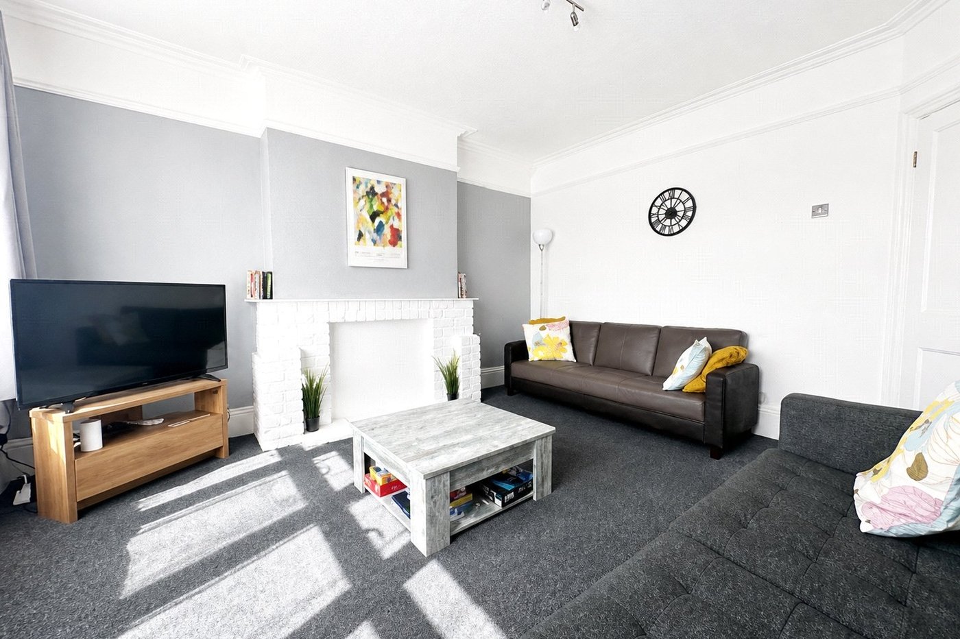 2 bedroom property for sale in London | Robinson Jackson