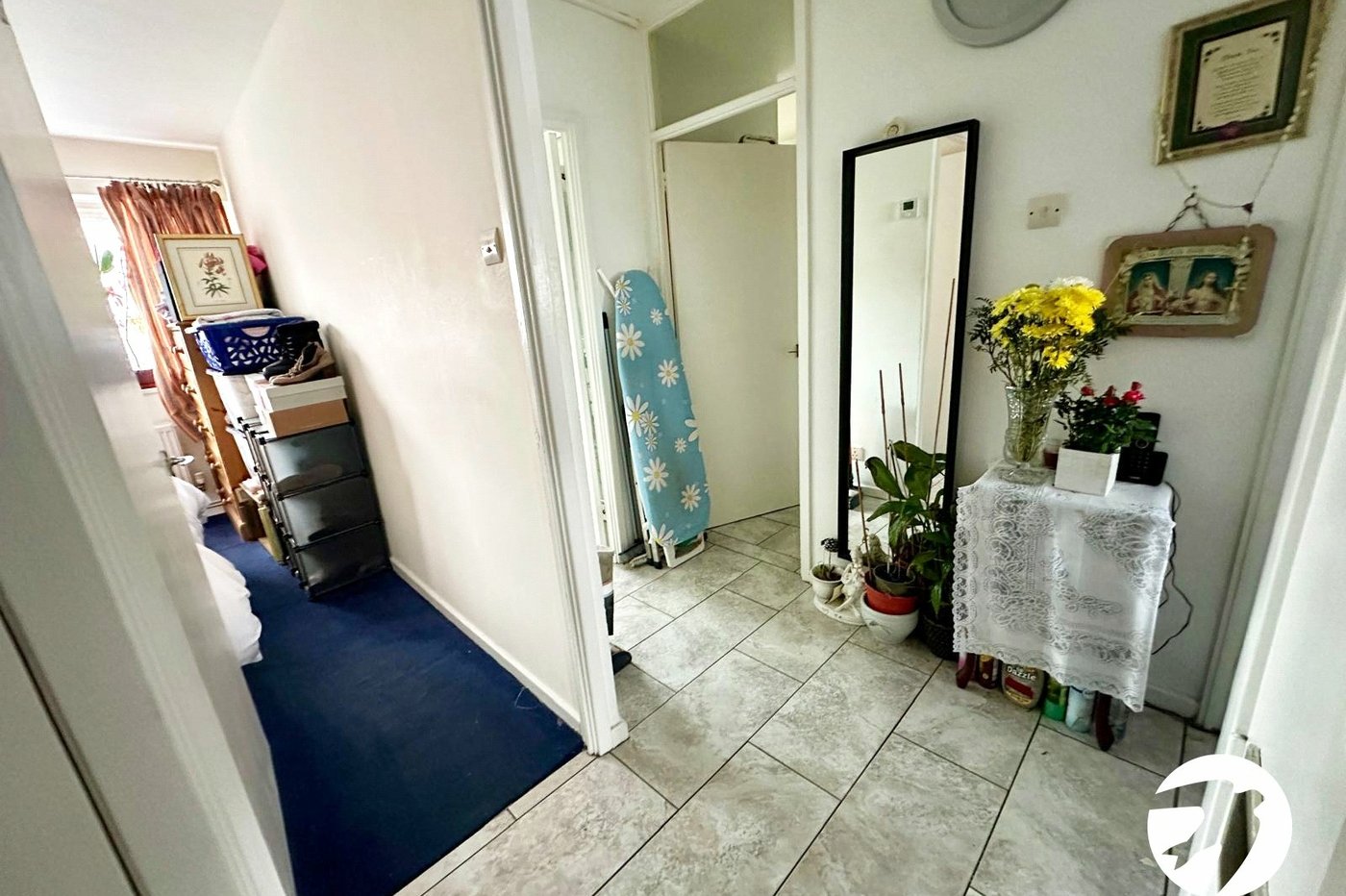 2 bedroom property for sale in London | Robinson Jackson