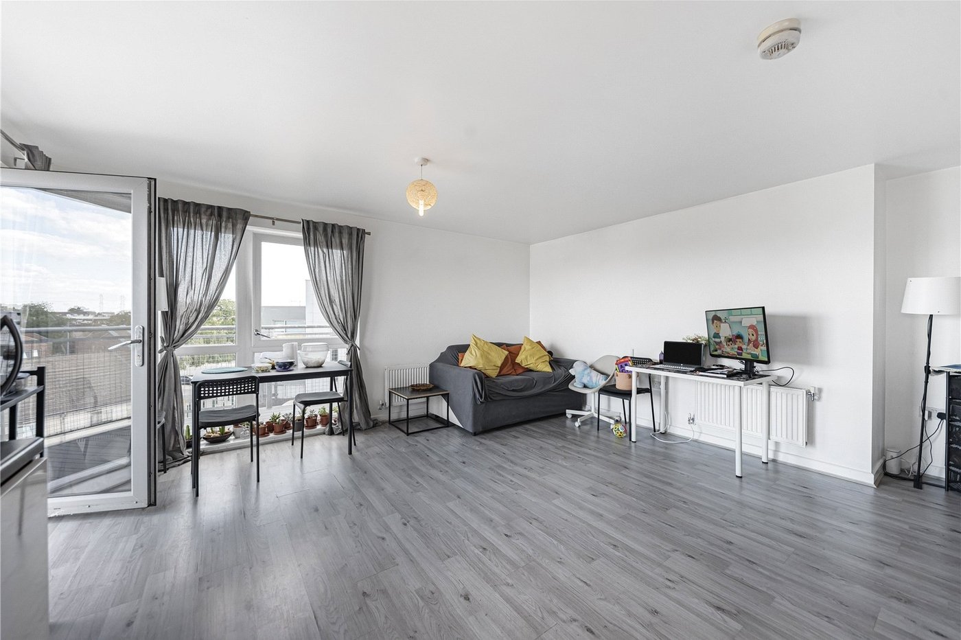 2 bedroom property for sale in Dartford | Robinson Jackson