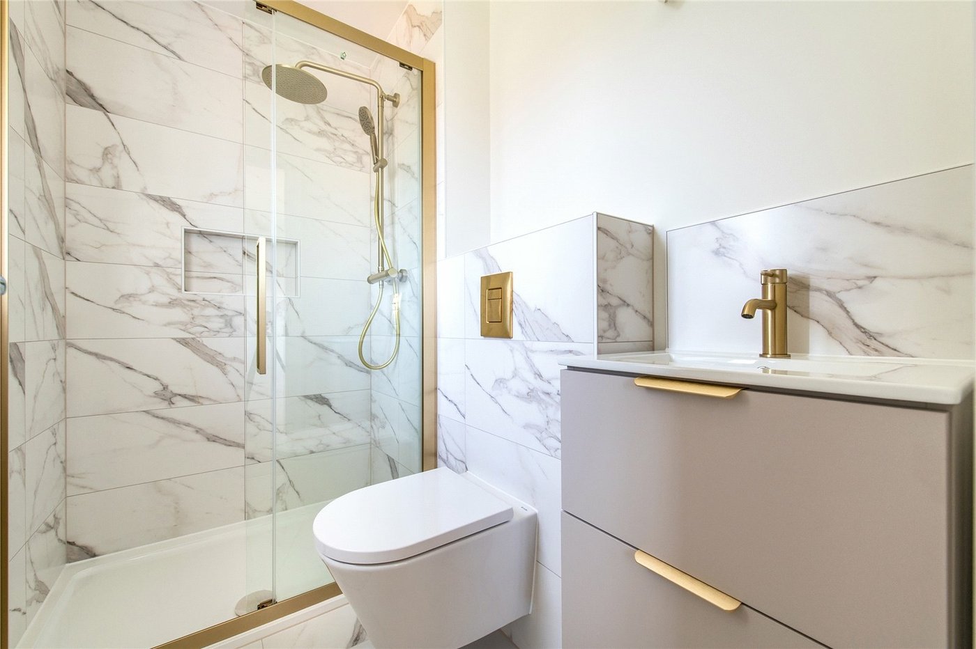 4 bedroom house for sale in Rainham | Robinson Michael & Jackson