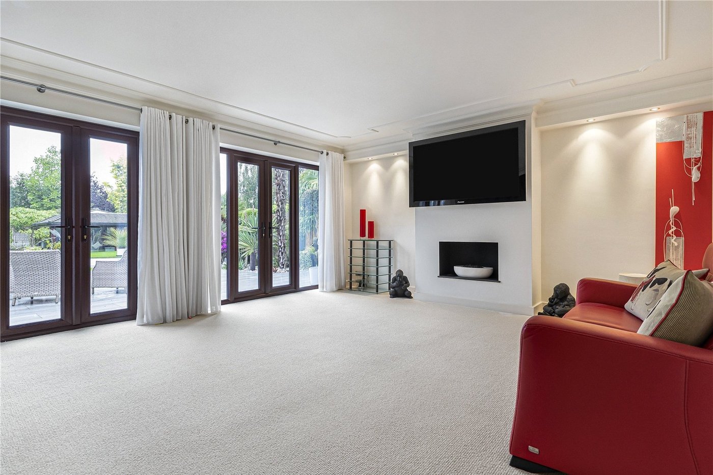 4 bedroom bungalow for sale in Rainham | Robinson Michael & Jackson