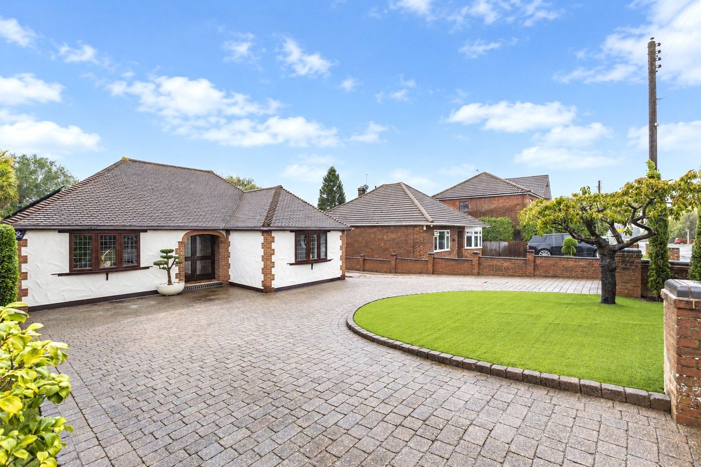 4 bedroom bungalow for sale in Rainham | Robinson Michael & Jackson