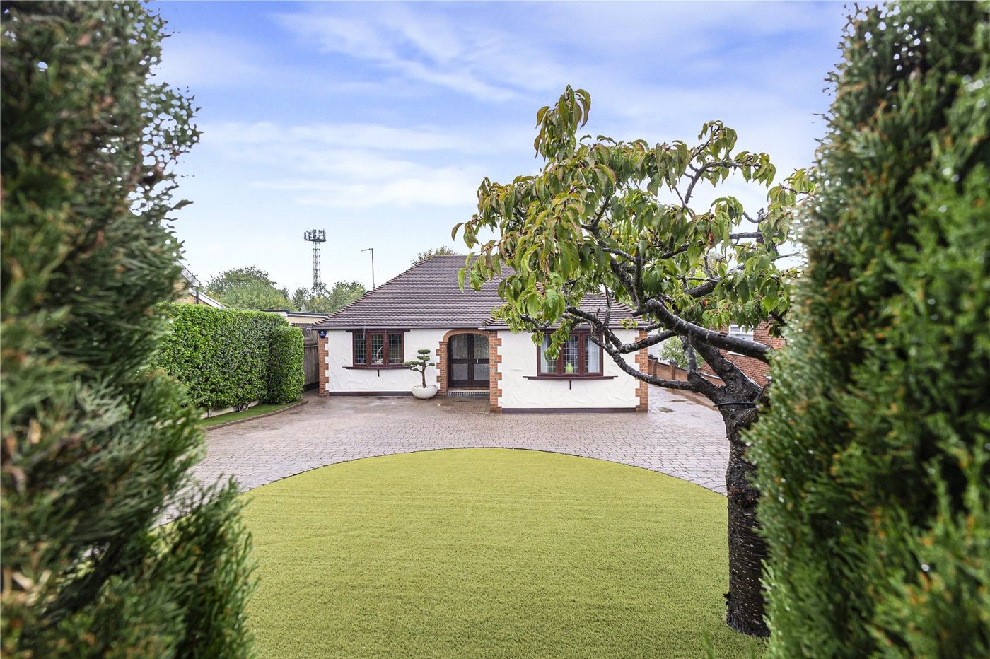 4 bedroom bungalow for sale in Rainham | Robinson Michael & Jackson