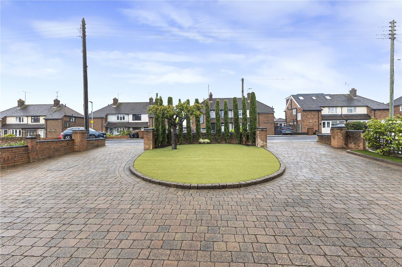 4 bedroom bungalow for sale in Rainham | Robinson Michael & Jackson