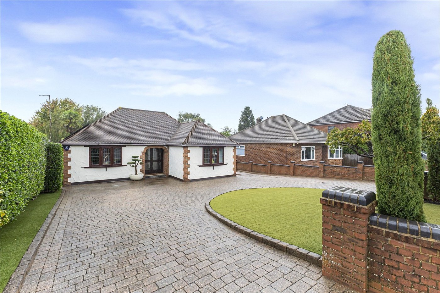 4 bedroom bungalow for sale in Rainham | Robinson Michael & Jackson