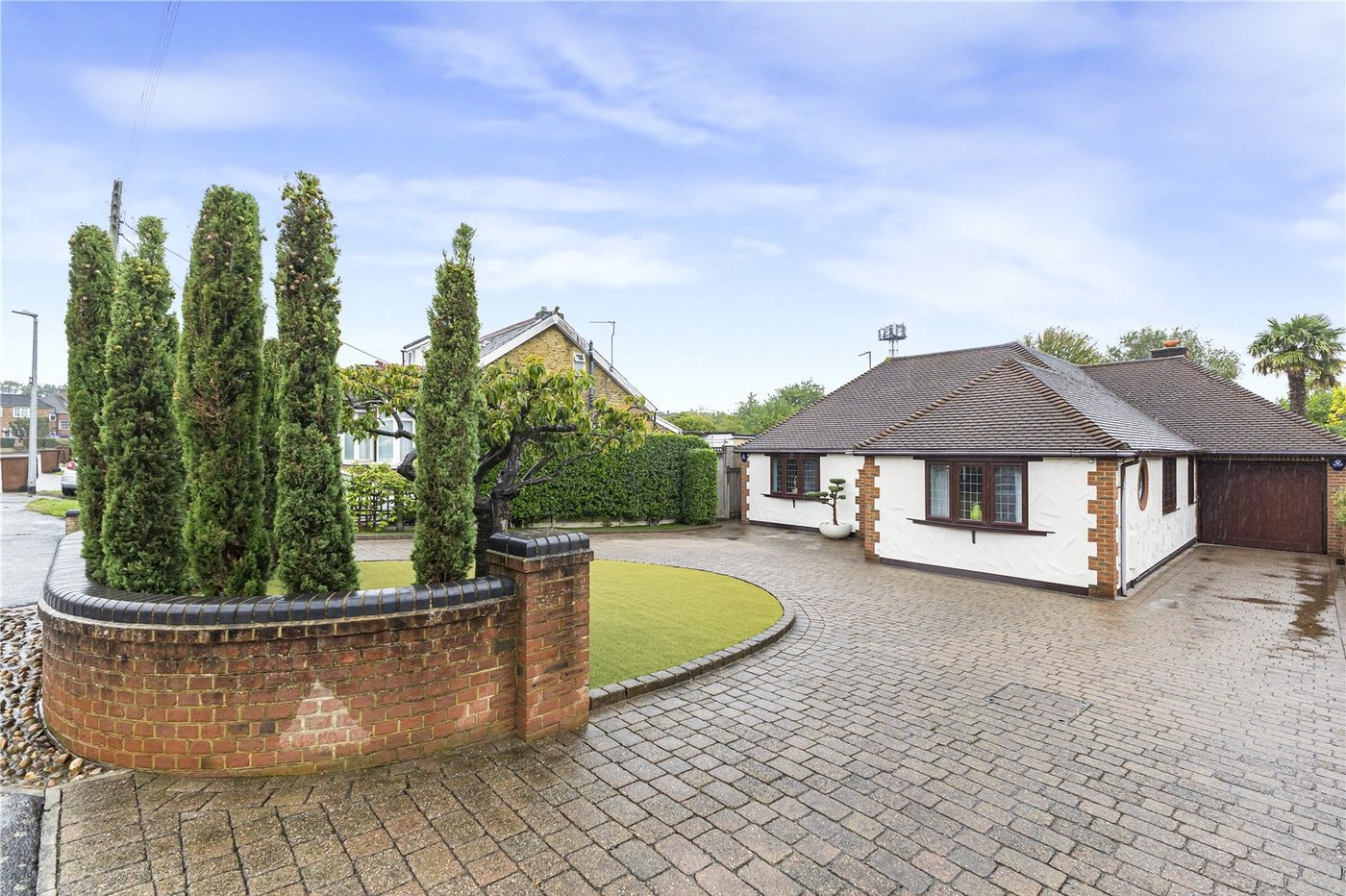 4 bedroom bungalow for sale in Rainham | Robinson Michael & Jackson