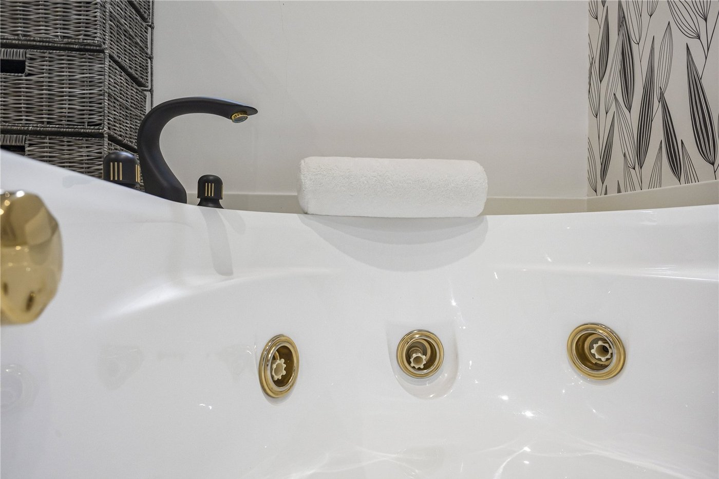 4 bedroom bungalow for sale in Rainham | Robinson Michael & Jackson