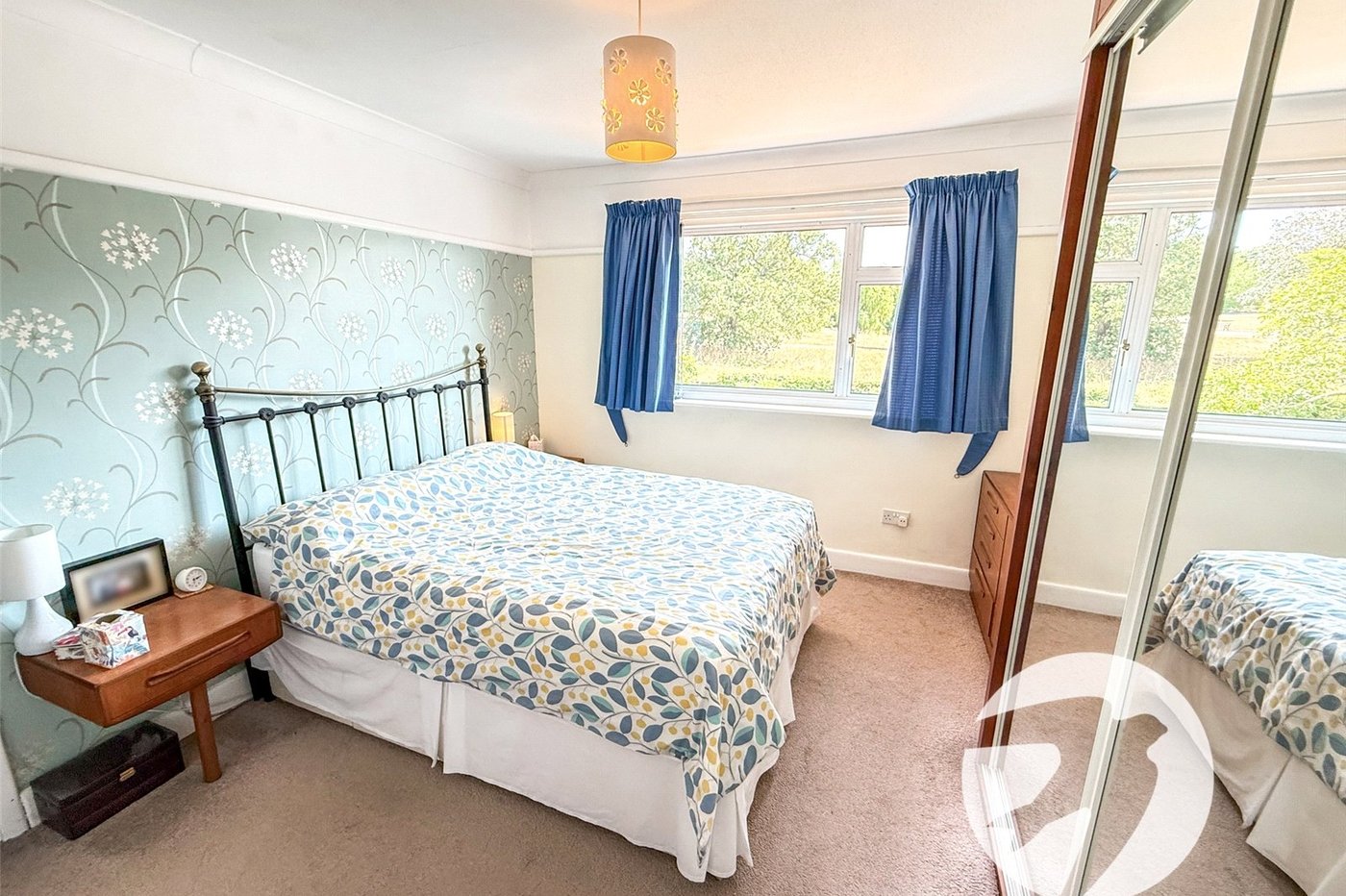 3 bedroom house for sale in London | Robinson Jackson
