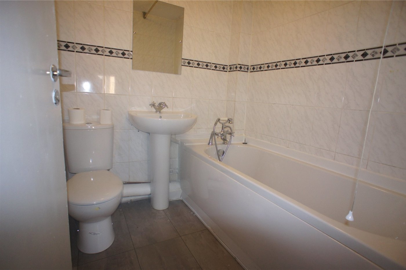 2 bedroom property for sale in Thamesmead | Robinson Jackson