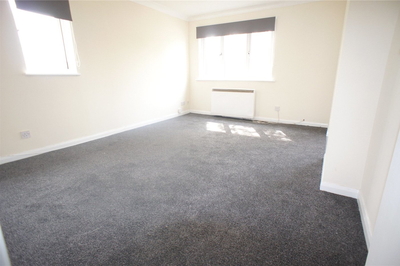 2 bedroom property for sale in Thamesmead | Robinson Jackson
