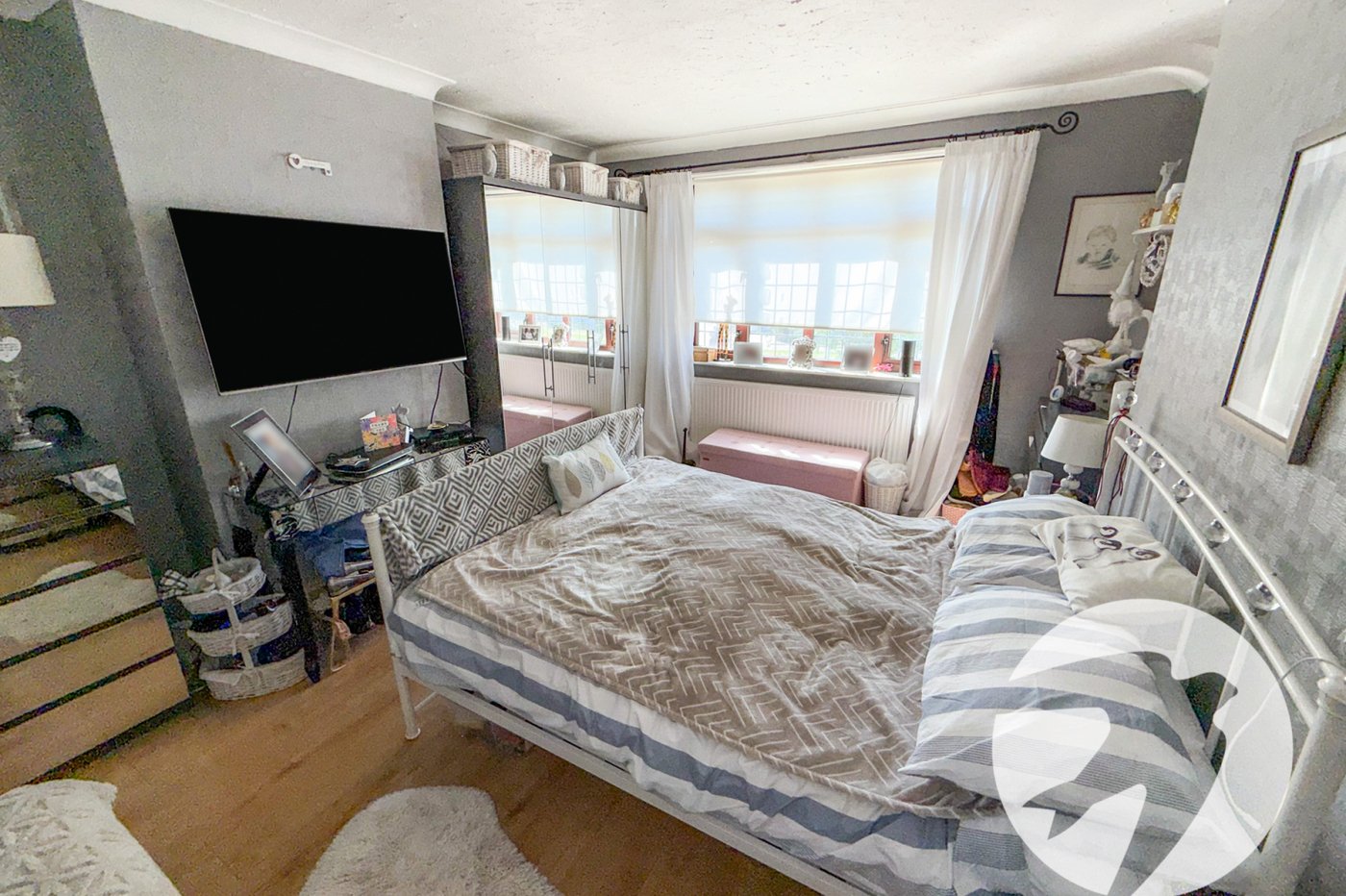 3 bedroom house for sale in London | Robinson Jackson