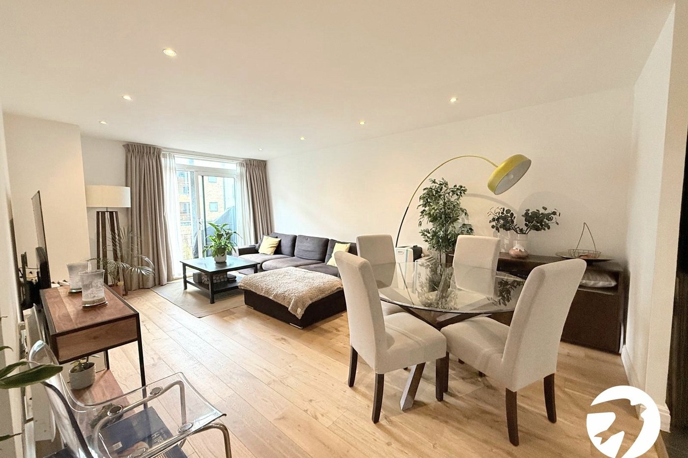 2 bedroom property for sale in London | Robinson Jackson