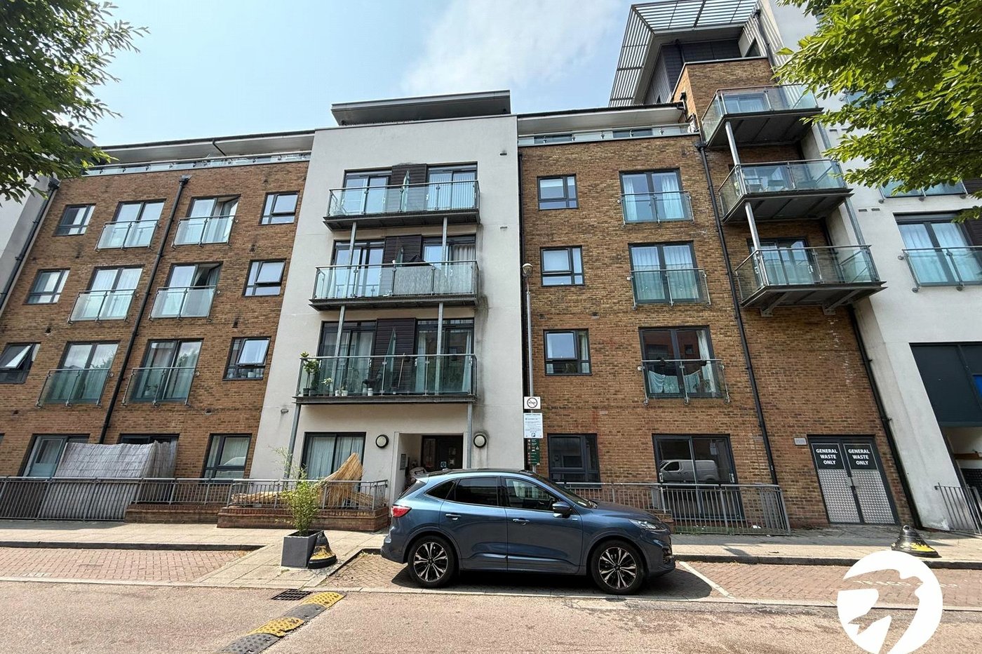 2 bedroom property for sale in London | Robinson Jackson