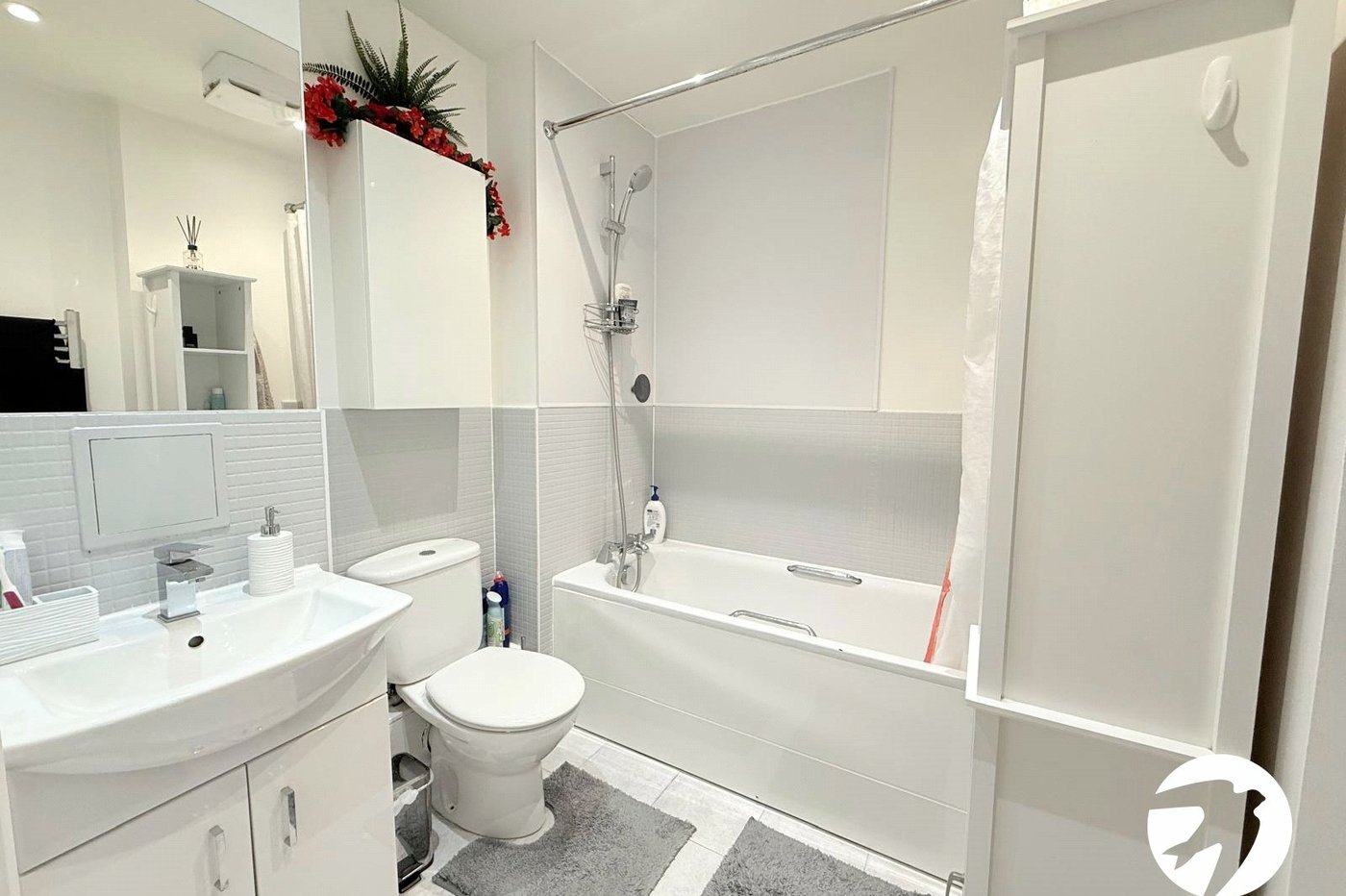 2 bedroom property for sale in London | Robinson Jackson