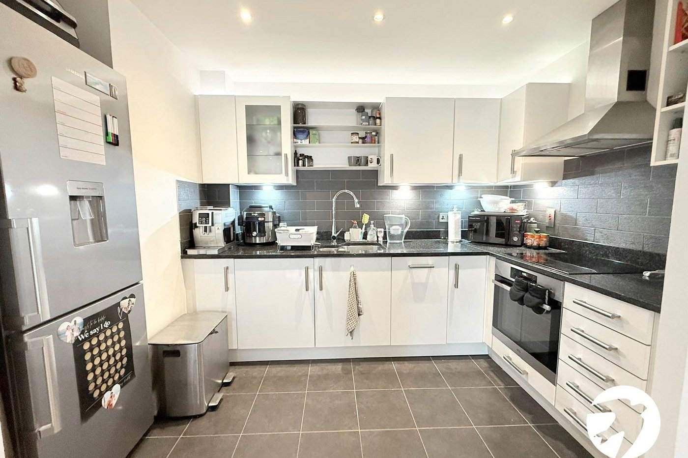 2 bedroom property for sale in London | Robinson Jackson