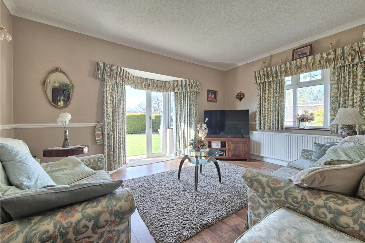 3 bedroom bungalow for sale in Bromley | Robinson Jackson