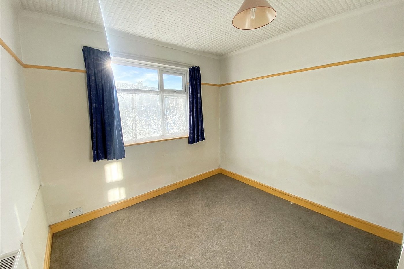 2 bedroom bungalow for sale in Sidcup | Robinson Jackson