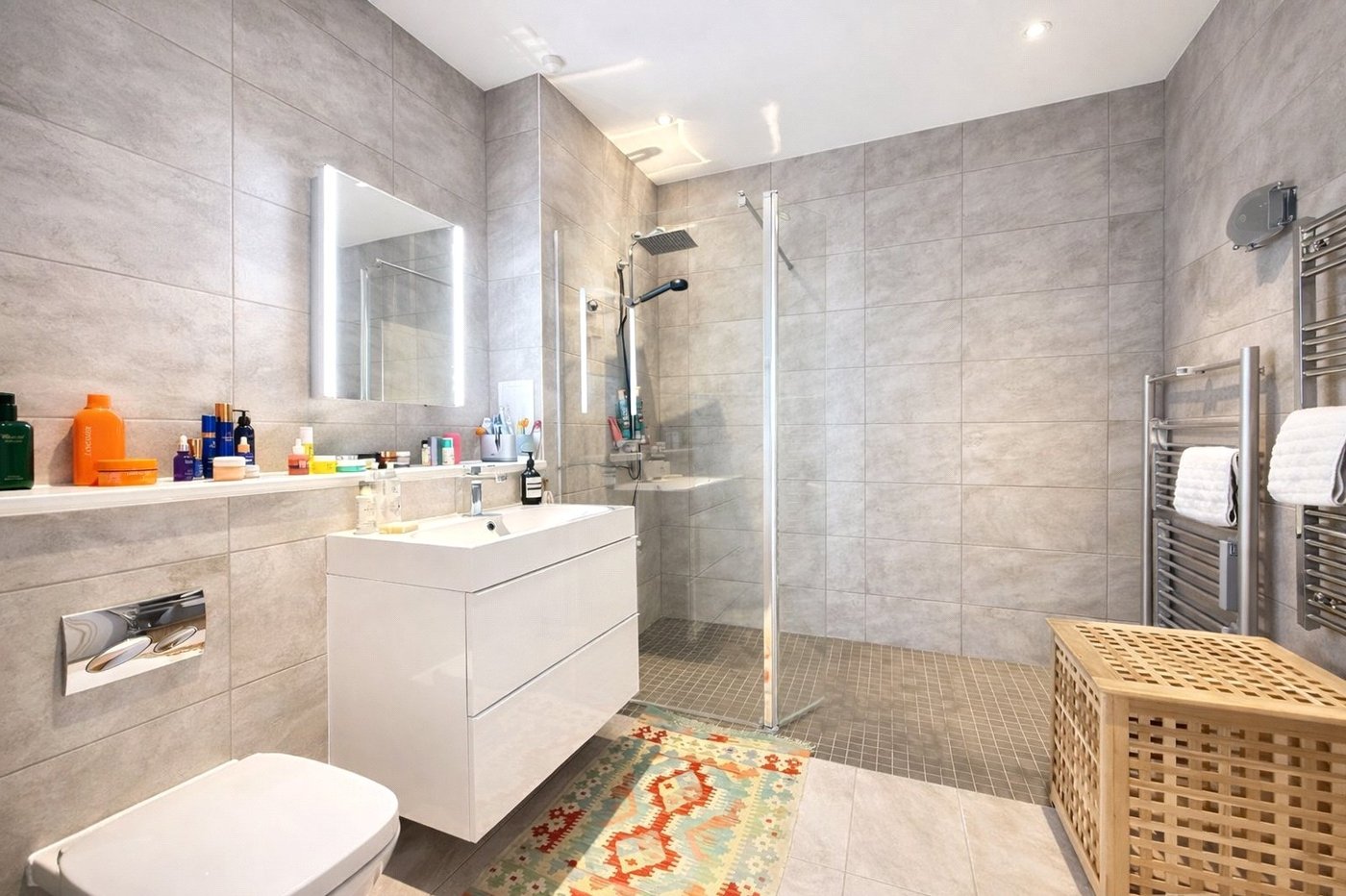 2 bedroom property for sale in London | Robinson Jackson