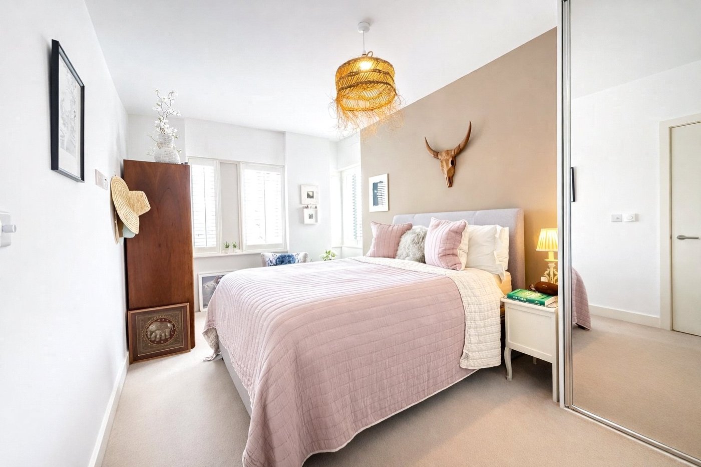 2 bedroom property for sale in London | Robinson Jackson