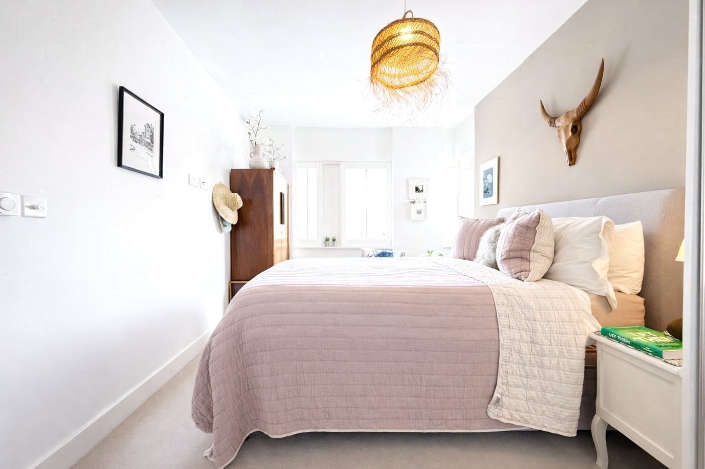 2 bedroom property for sale in London | Robinson Jackson