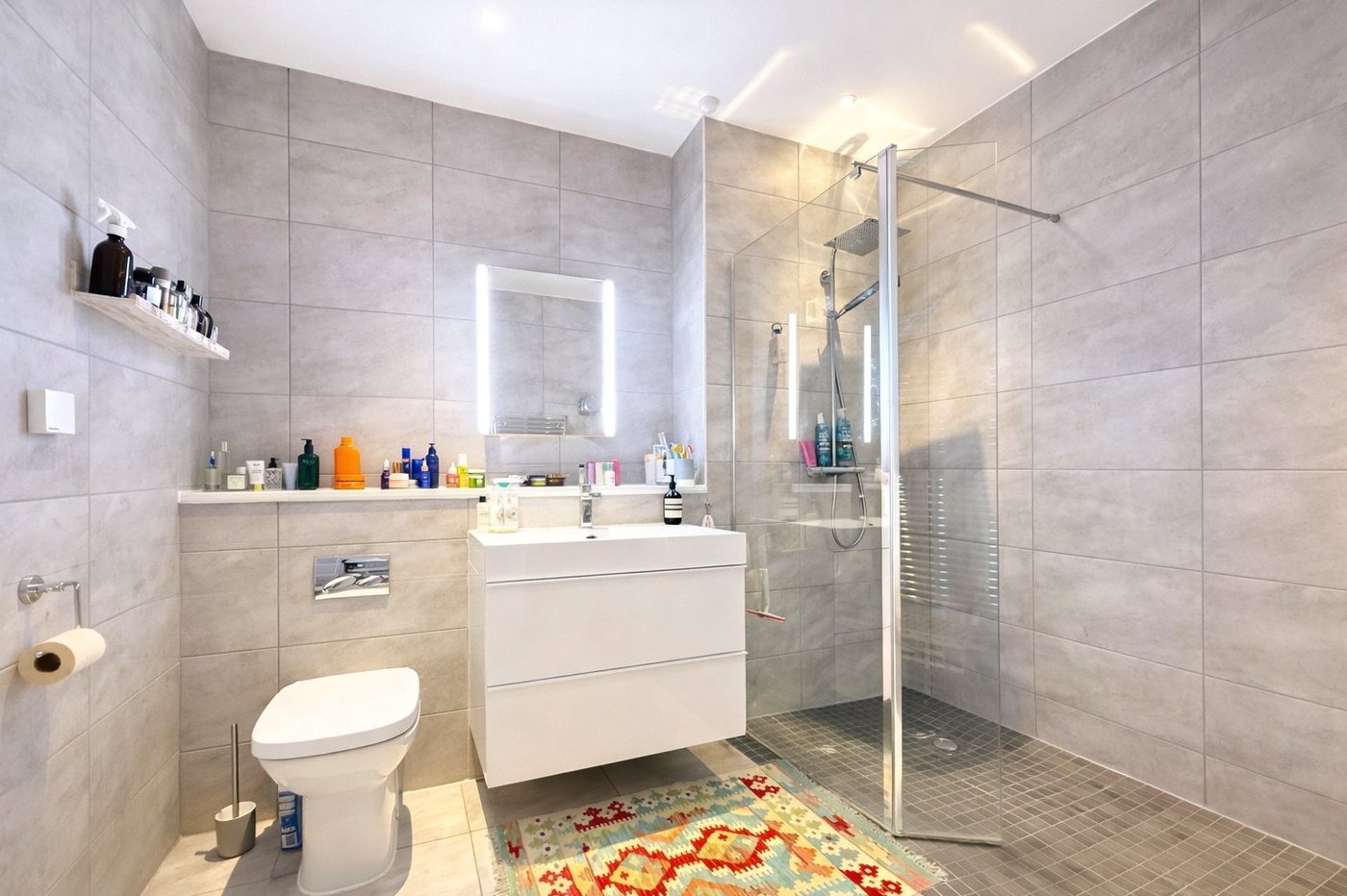 2 bedroom property for sale in London | Robinson Jackson