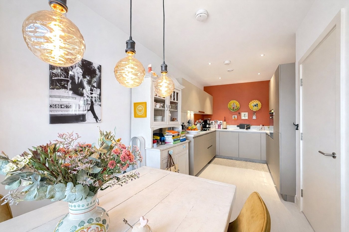 2 bedroom property for sale in London | Robinson Jackson