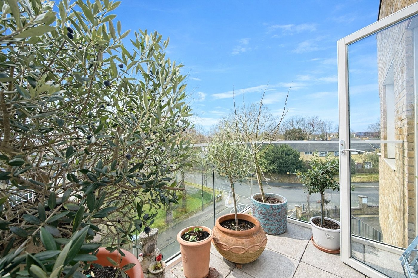 2 bedroom property for sale in London | Robinson Jackson