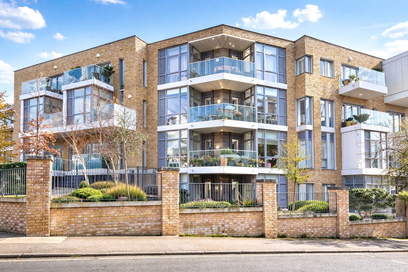 2 bedroom property for sale in London | Robinson Jackson