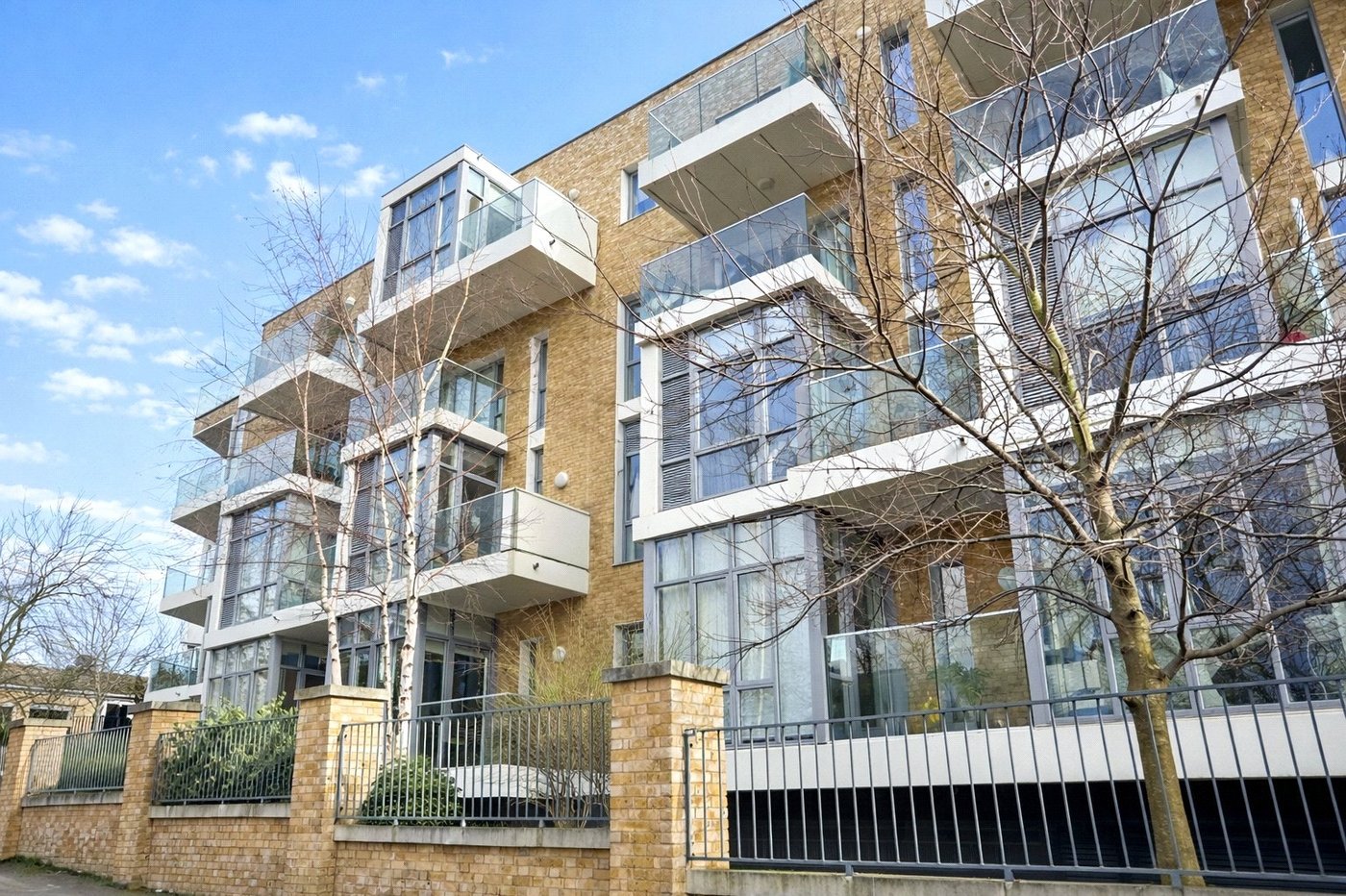 2 bedroom property for sale in London | Robinson Jackson