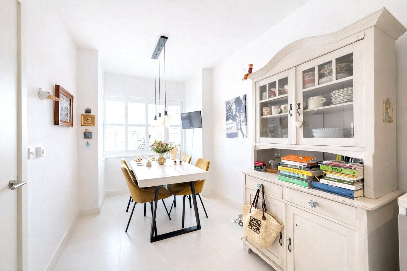 2 bedroom property for sale in London | Robinson Jackson