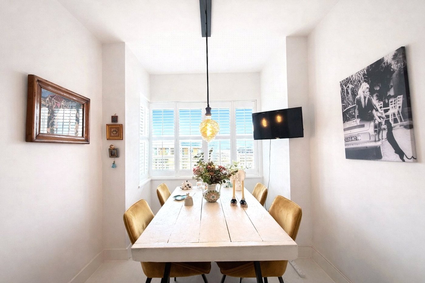 2 bedroom property for sale in London | Robinson Jackson